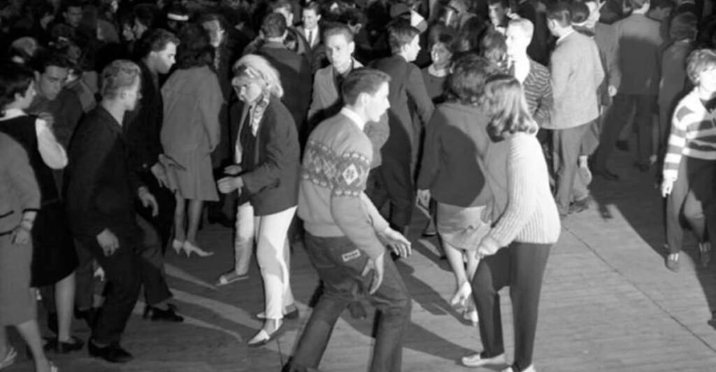 15 Iconic 1960s Trends Only True Nostalgia Lovers Remember